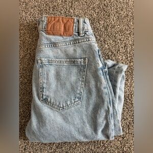 Zara Women’s size 2 Straight Leg Jeans